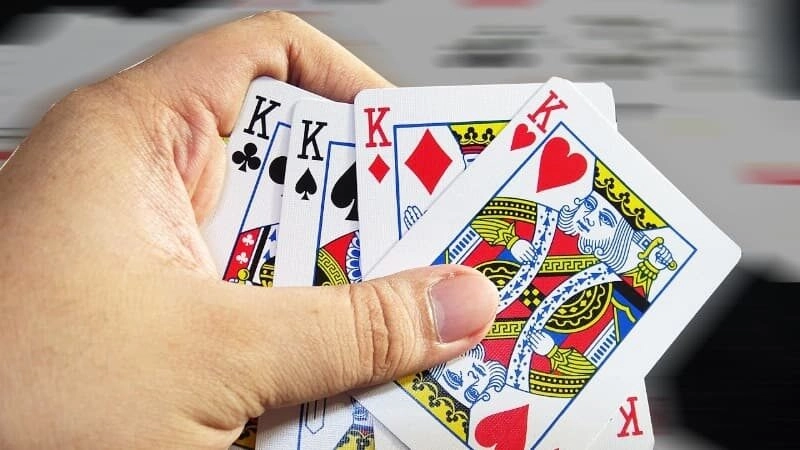 Bài tứ quý là gì? Khám phá vai trò tứ quý trong tiến lên
